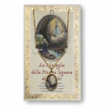 BIGLIETTO CON MEDAGLIA E CATENINA DORATA SOGG. ASS.