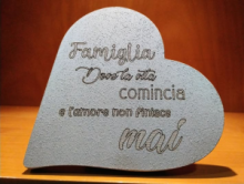 QD HM/003 CUORE FINITURA ARGENTO cm 16,5x16,5 CIRCA "FAMIGLIA DOVE LA VITA COMINCIA E L'AMORE NON FINISCE MAI"